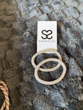 Sashka Co. Silver  Beaded Stretch Bracelet Set